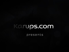 Зрелая брюнетка с большими сиськами оргазмирует